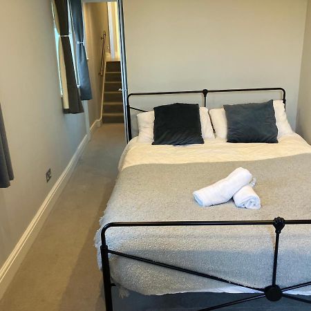 Ferienwohnung Splendid 2 Bed Flat With Private Terrace In Wimbledon - 2 The Queens London Exterior foto