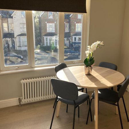 Ferienwohnung Splendid 2 Bed Flat With Private Terrace In Wimbledon - 2 The Queens London Exterior foto