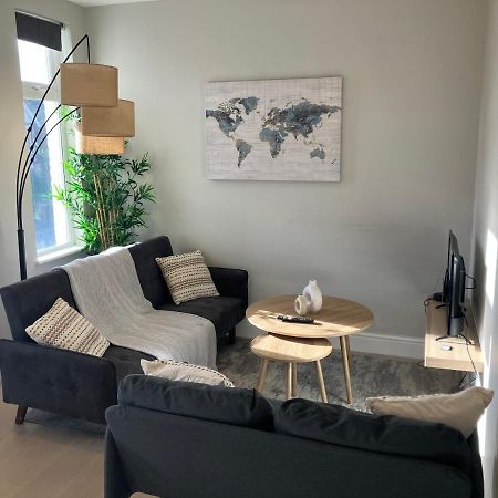 Ferienwohnung Splendid 2 Bed Flat With Private Terrace In Wimbledon - 2 The Queens London Exterior foto