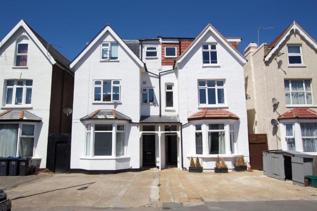 Ferienwohnung Splendid 2 Bed Flat With Private Terrace In Wimbledon - 2 The Queens London Exterior foto