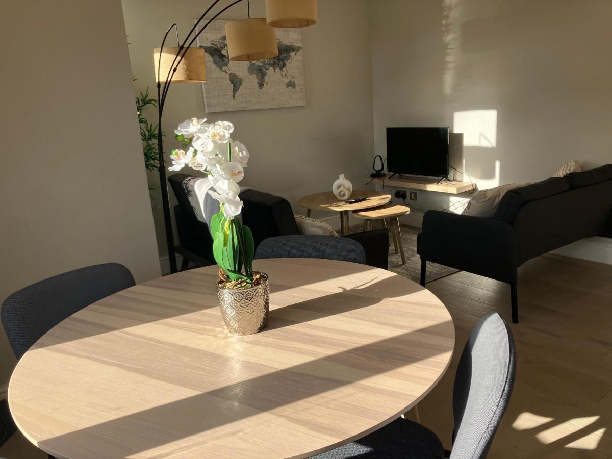 Ferienwohnung Splendid 2 Bed Flat With Private Terrace In Wimbledon - 2 The Queens London Exterior foto