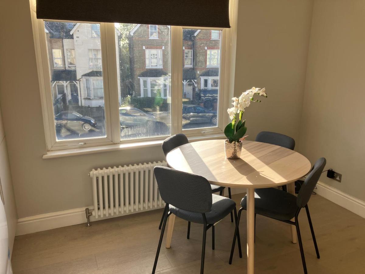Ferienwohnung Splendid 2 Bed Flat With Private Terrace In Wimbledon - 2 The Queens London Exterior foto